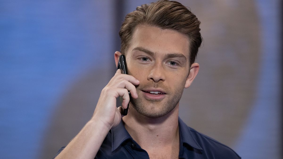 Evan Hofer as Dex on the phone in General Hospital