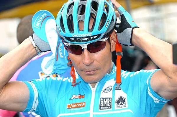 Zabel also adjusts his helmet but fortunately didn't need it today.