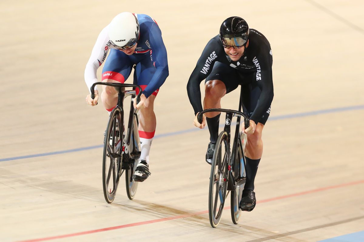 Jack Carlin (Great Britain) up against Eddie Dawkins (New Zealand)