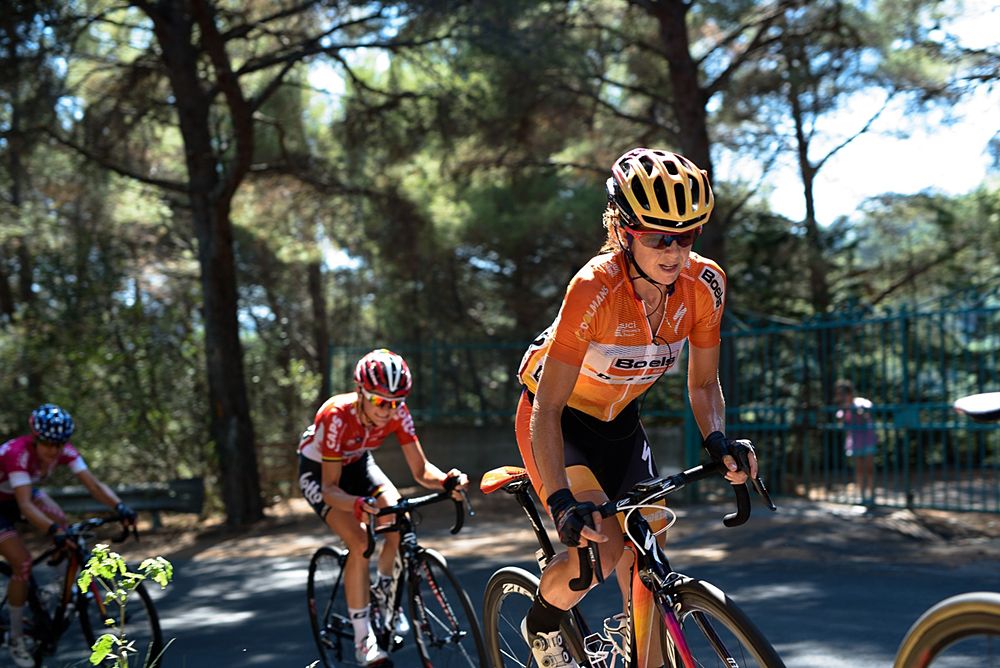Evelyn Stevens (Boels Dolmans) takes on the final climb at Giro Rosa 2016 - Stage 6