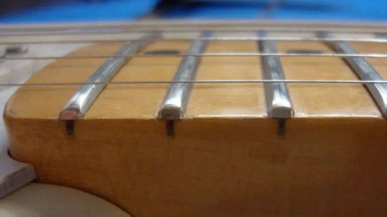 jumbo frets on acoustic guitar