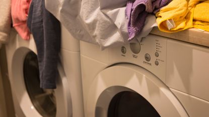 Button up bedding before washing hack, Washing on top of washing machine