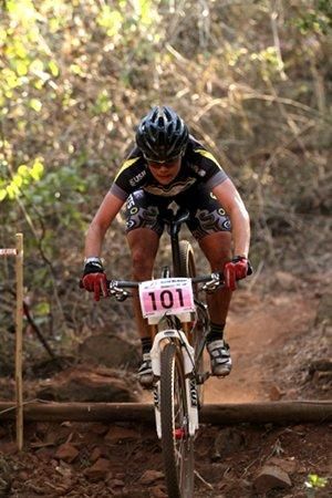 Yolande Speedy (Epicsports/GT/USN) celebrated a victory by the narrowest of margins to defend the elite women&rsquo;s cross country title in South Africa