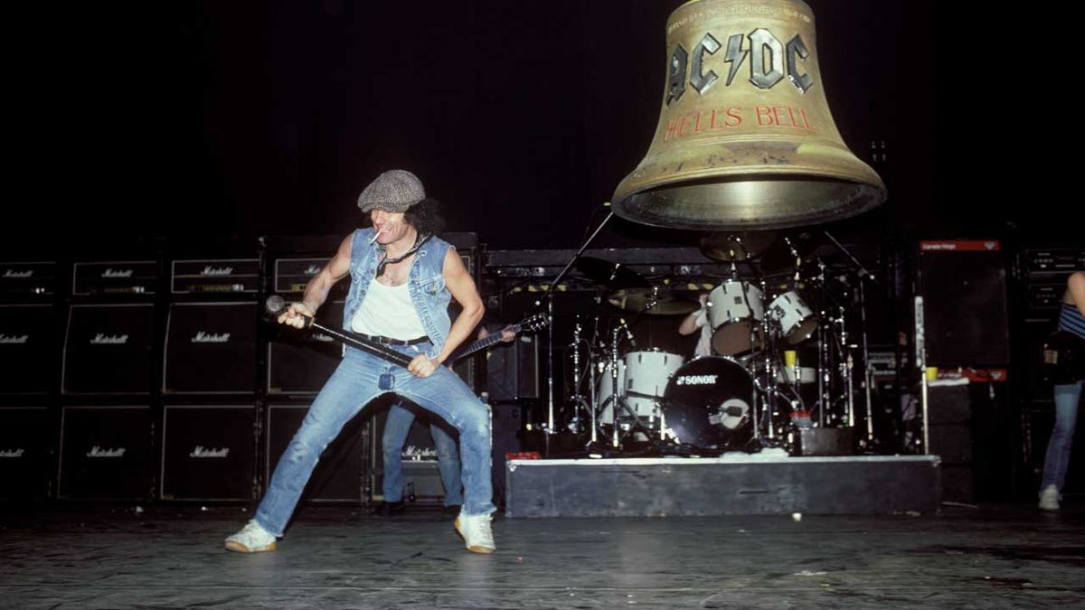 Leaflet Diagnose lid Bong! The inside story of AC/DC's Hell's Bell | Louder