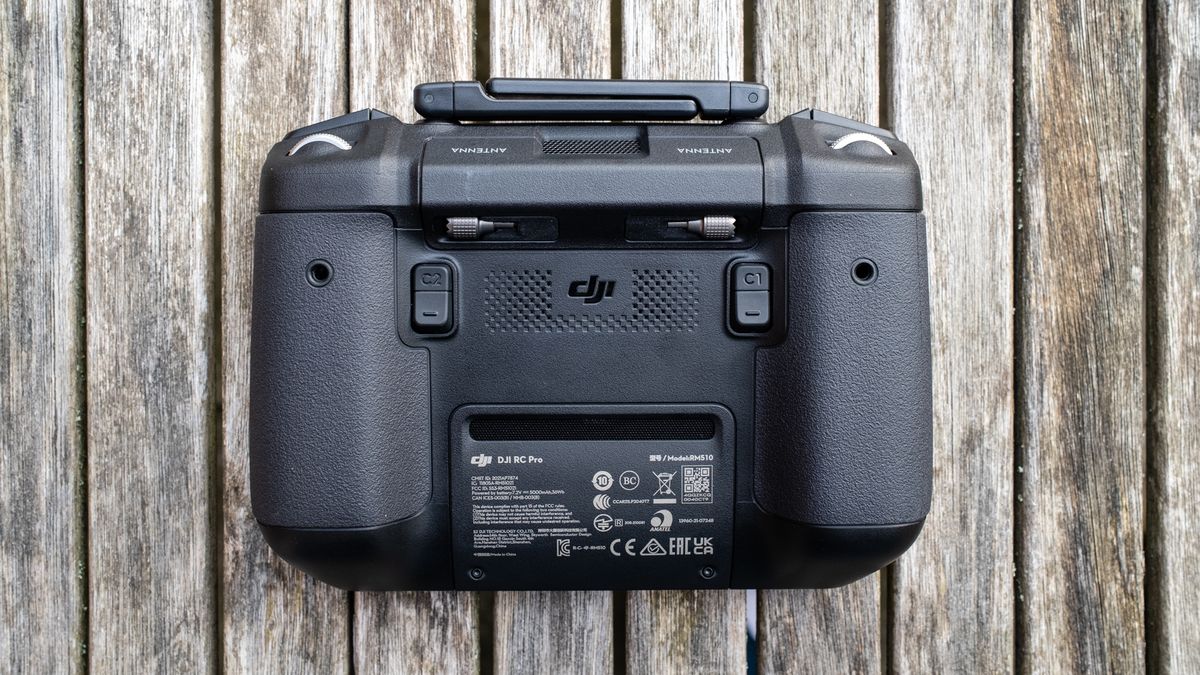 DJI Mavic 3 Pro-Controller back.