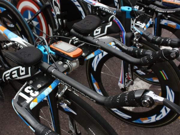 Julian Dean's (Garmin-Slipstream) aero bar setup required some special modifications by the team mechanics.