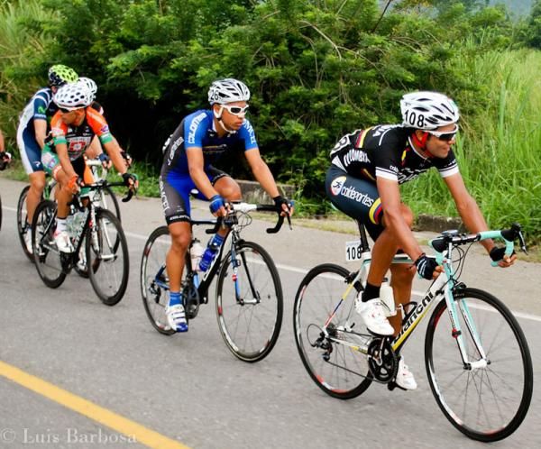 Julian Quintero pulls along the chasers