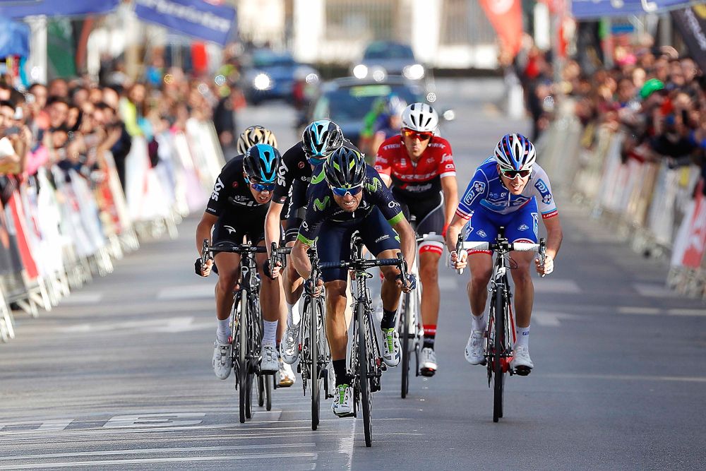 The leaders approach the finish of stage 1 at the Volta ao Algarve