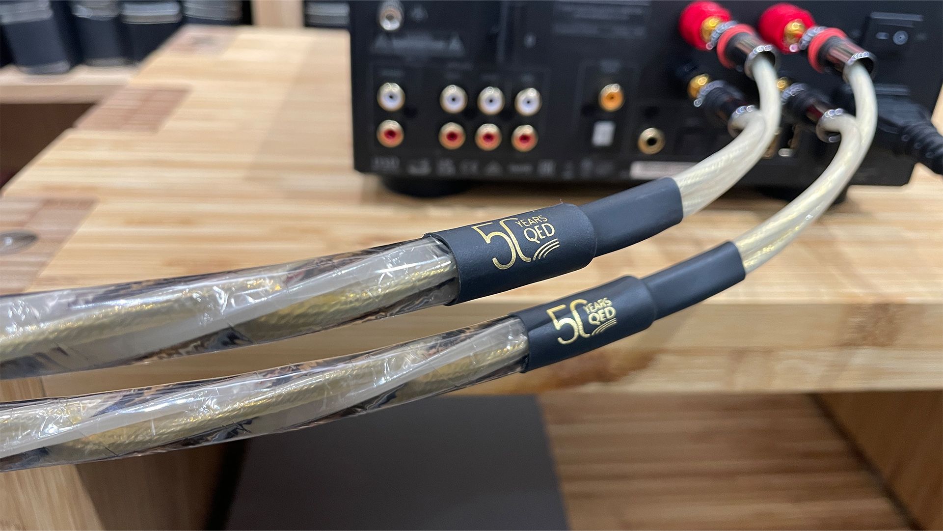 【Satoru】QED Silver Anniversary XT 20m Amazon.com: QED Silver Anniversary XT Pre-Term Speaker Cable