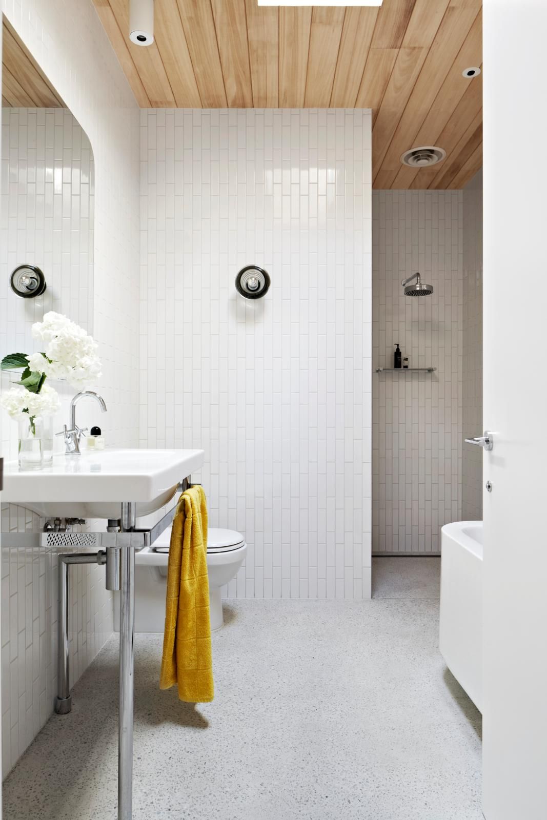 έργο μπάνιου από την Clare Cousins