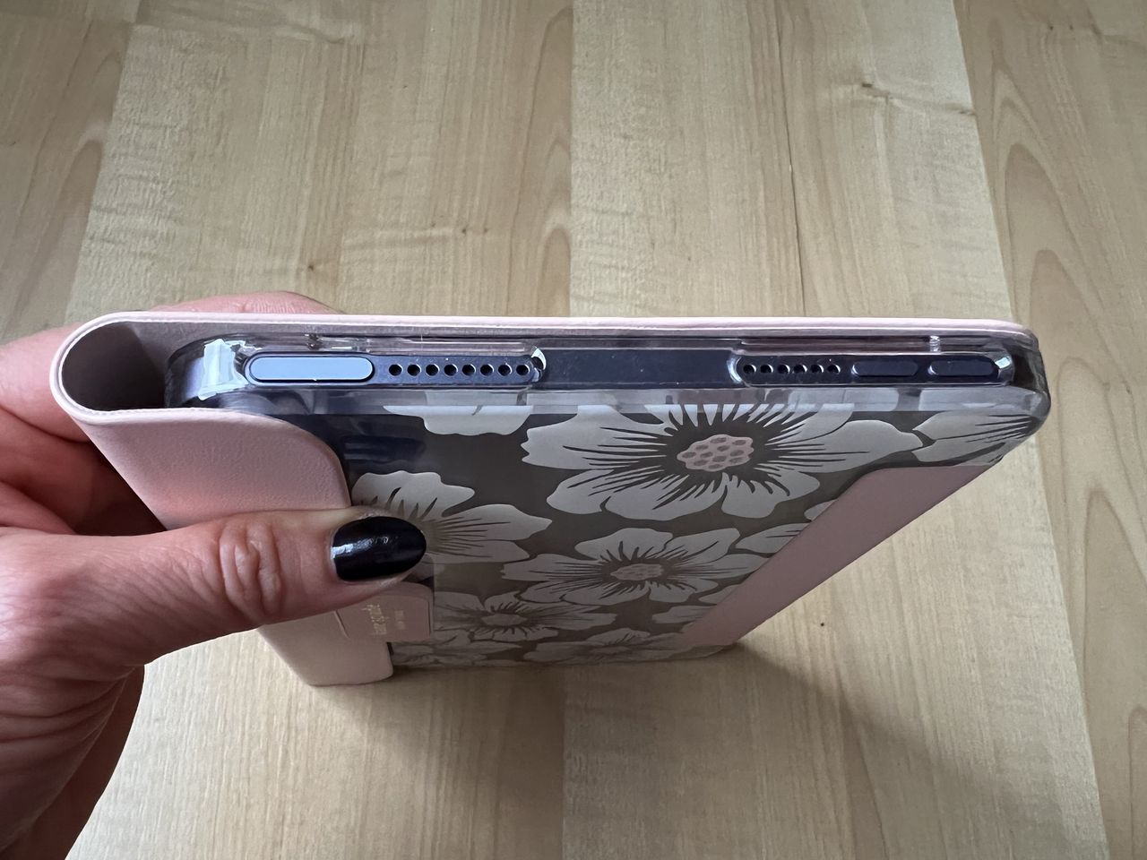 Kate Spade Protective Folio Ipad Mini 6 Lifestyle Top View
