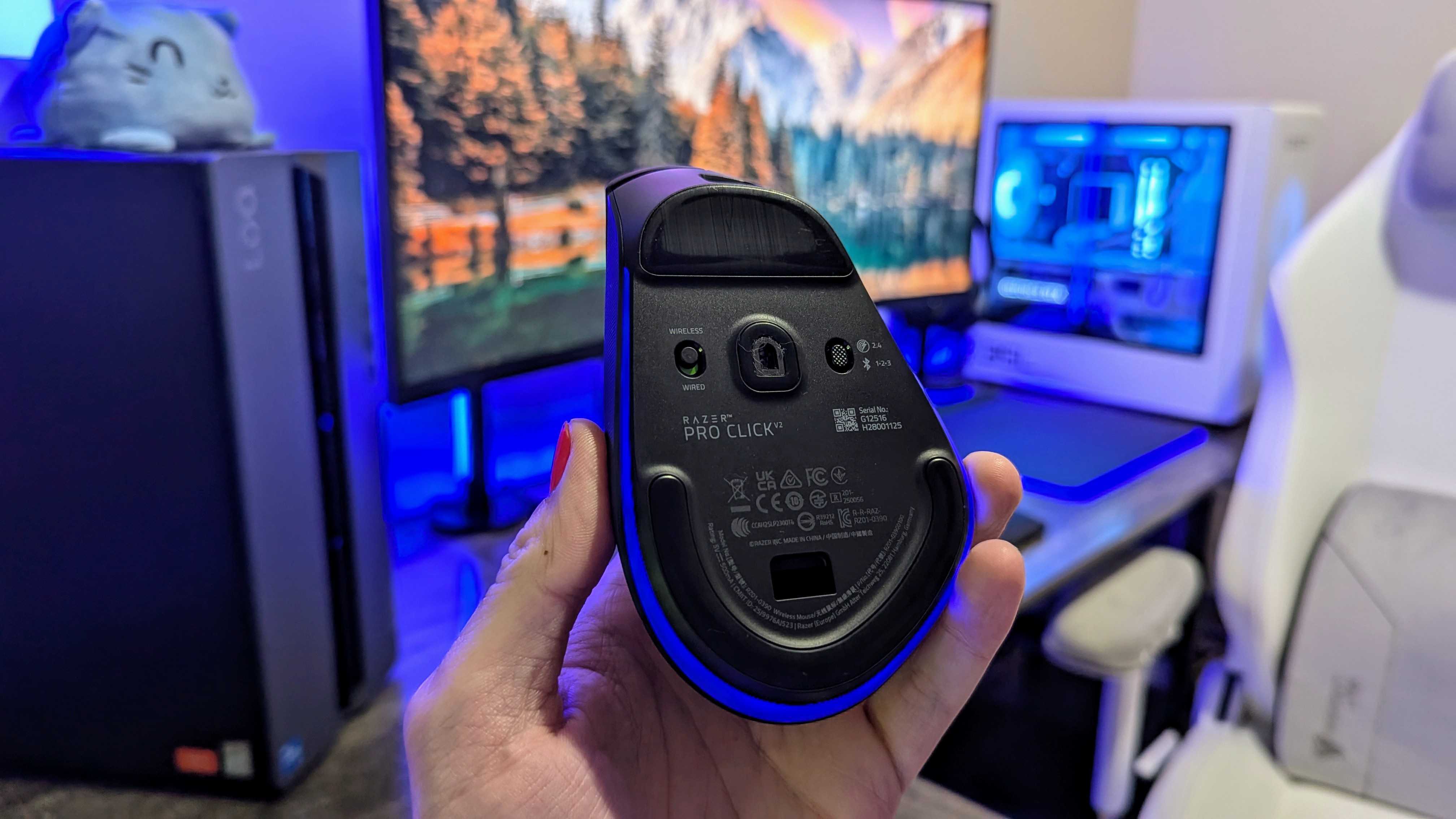 Image of the Razer Pro Click V2 wireless mouse.