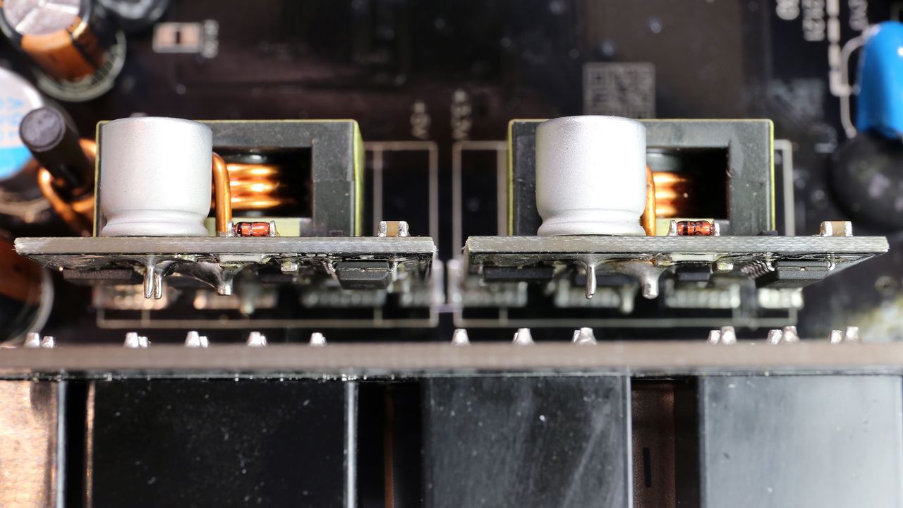 Gigabyte UD750GM