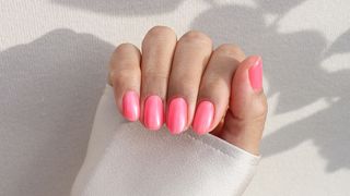 Nail trends 2023 - strawberry glazed nails