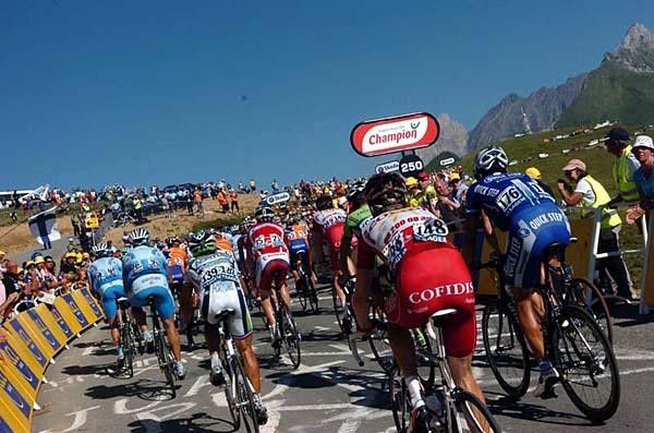 250 metres to go for the last group.