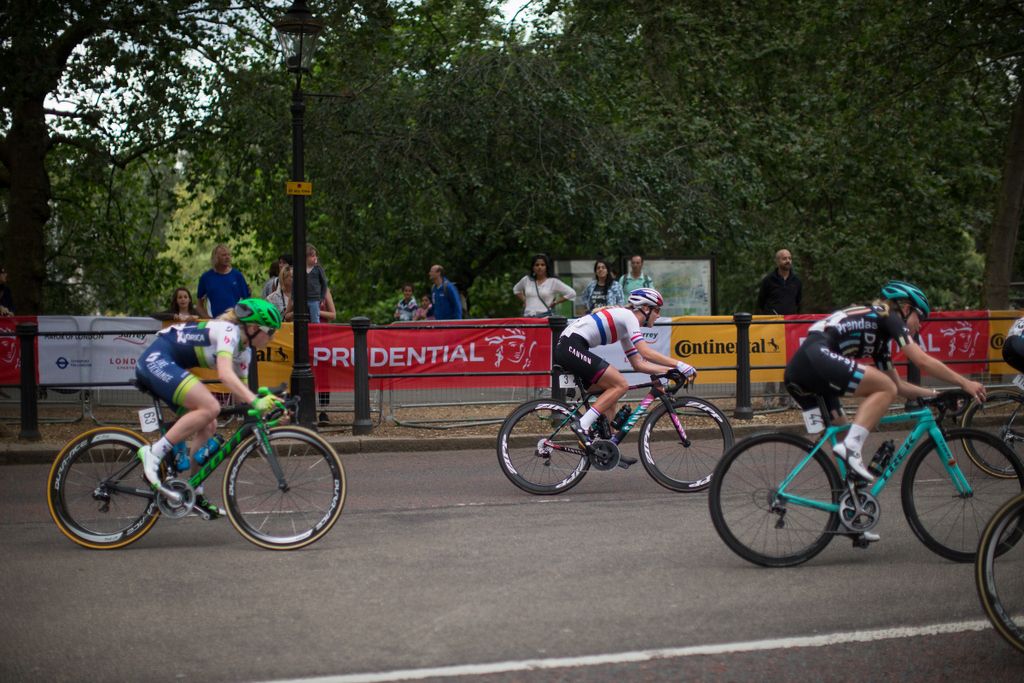 British champ Hannah Barnes (Canyon-SRAM) turns onto Birdcage Walk