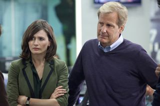 (L to R) Emily Mortimer as Mackenzie McHale and Jeff Daniels as Will McAvoy in The Newsroom