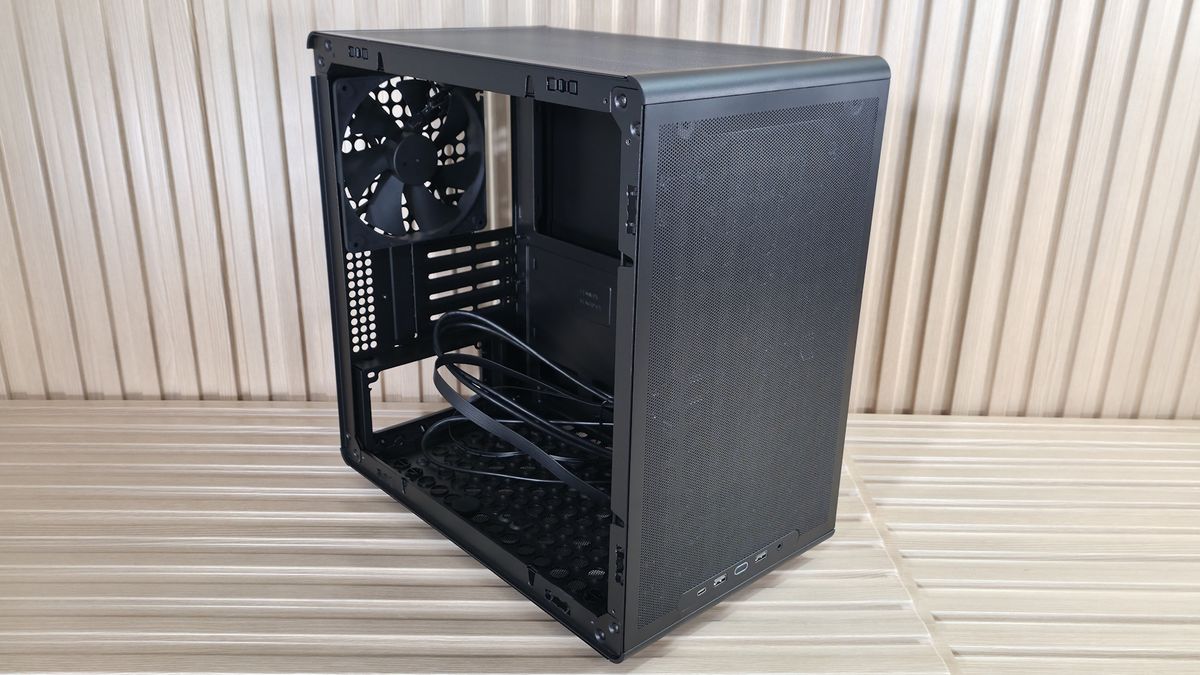 Cooler Master Q300L V3 - Case inside