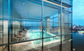 ... as well as an impressive infinity pool that reaches up to the edge of the windows