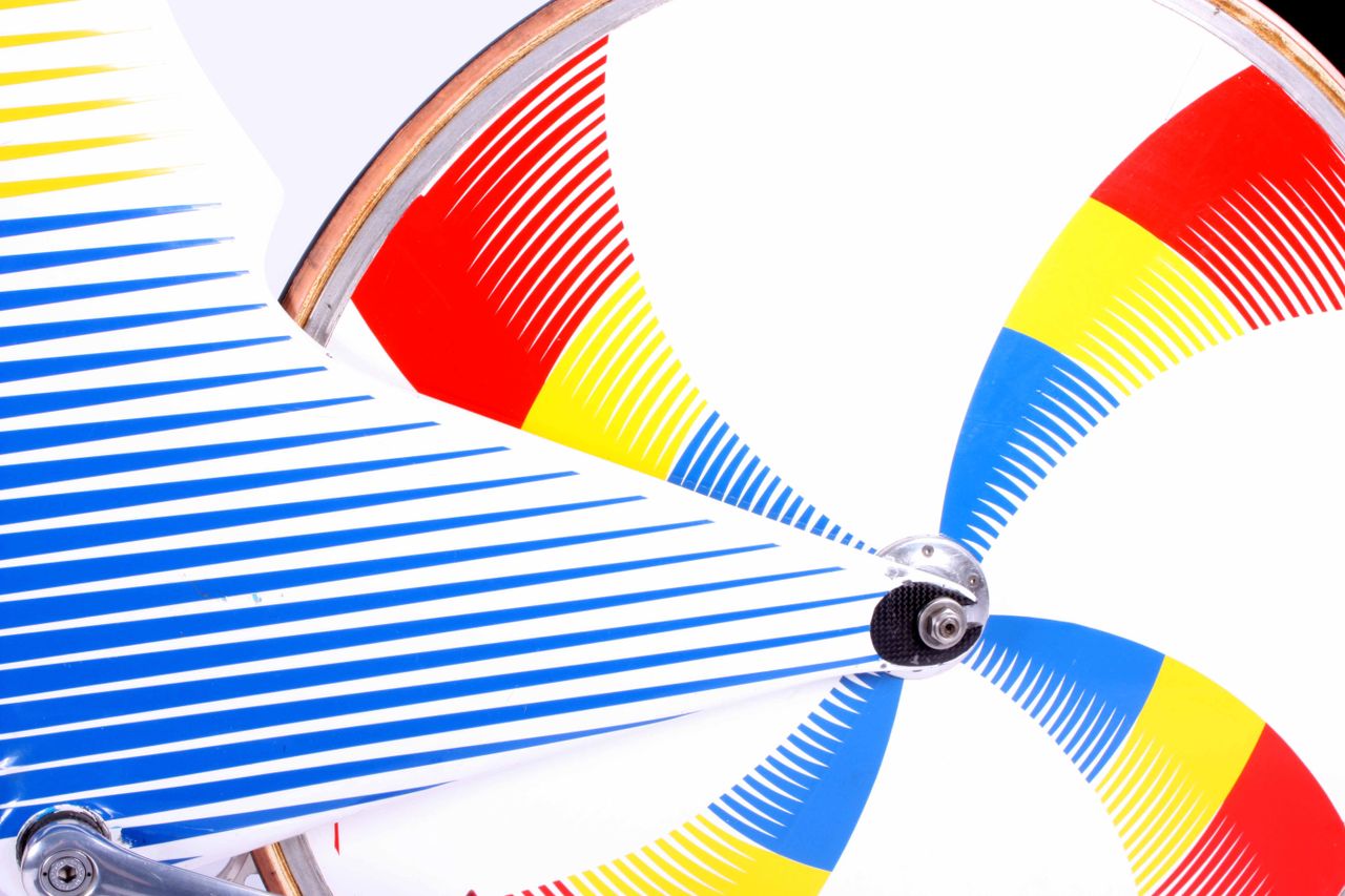 Campagnolo provided the disc wheels.