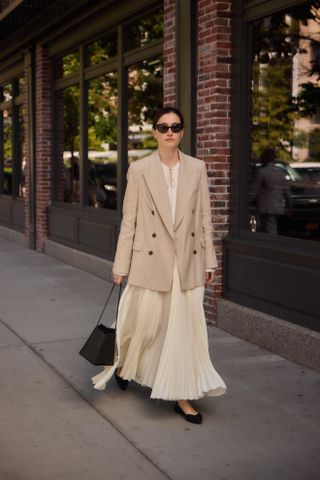 Women wear ballet flats In New York