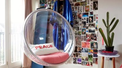 Bubble chair in teen bedroom