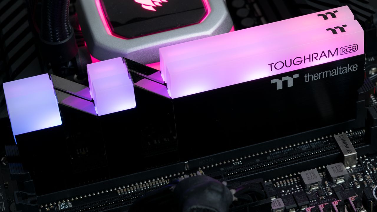 Thermaltake ToughRAM RGB DDR4-4600 C19