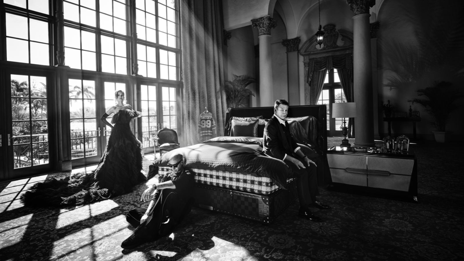 ferris rafauli wayne gretzky and janet gretzky with a hastens mattress 