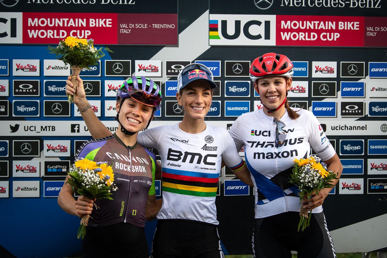 L to r: Loana Lecomte, Pauline Ferrand Prevot, Alessandra Keller
