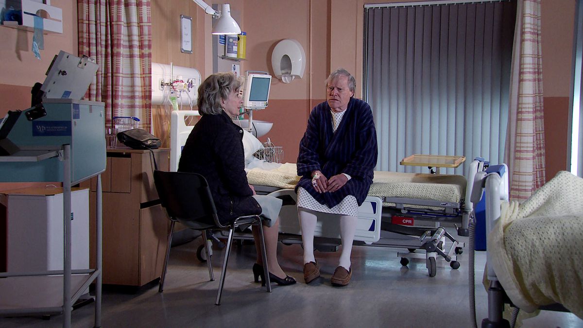 Roy prepares for his operation in Coronation Street 