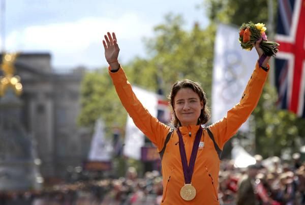 A delighted Marianne Vos (Netherlands) shows off her gold medal