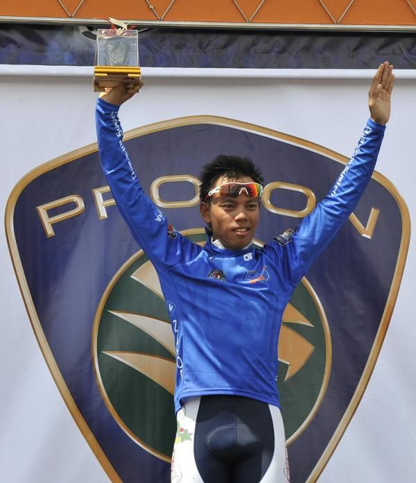 Anuar Manan (Malaysia) from Geumsan Ginseng Asia Team got the Blue Jersey too at the first stage TDL 2010.