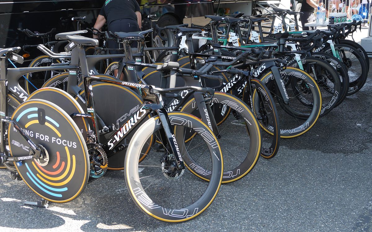 The majority of the Bora-hansgrohe team raced on the new Specialized S-Works Shiv TT but there were a few of the old model spotted