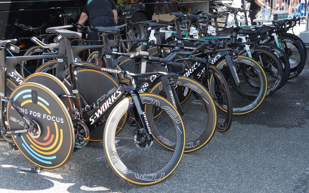 The majority of the Bora-hansgrohe team raced on the new Specialized S-Works Shiv TT but there were a few of the old model spotted