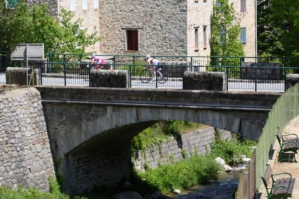 A hairpin corner led to passage over a bridge on this descent.