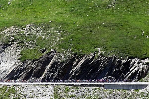 The main bunch gets strung out on the Col du Galibier.