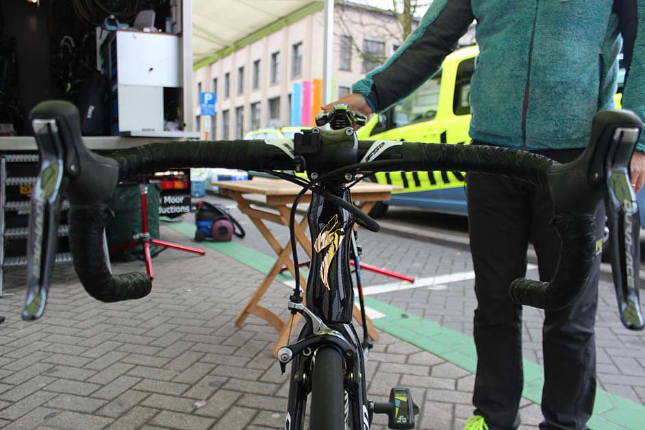 Custom round shaped vision handle bars on World champion Peter Sagan's Specialized S-Works Tarmac
