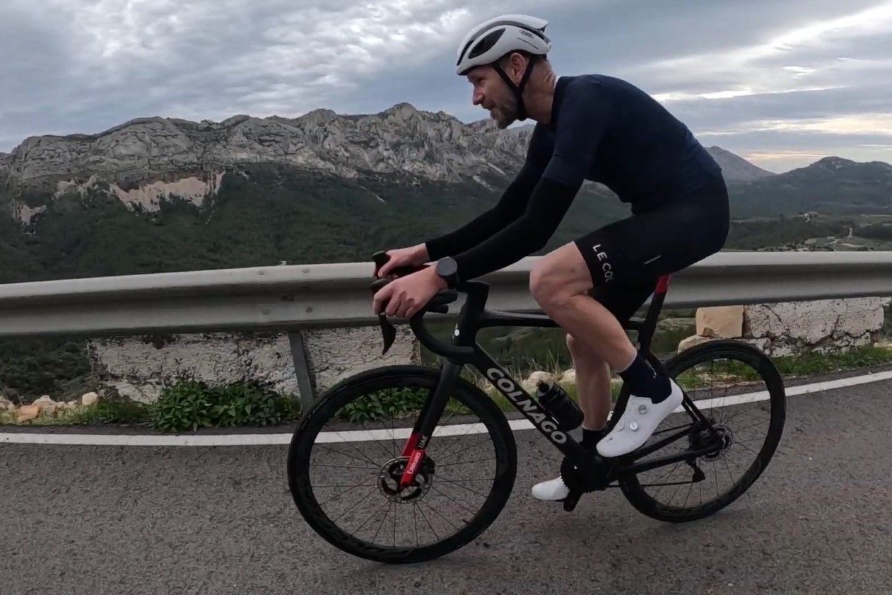 Simon Smythe riding a Colnago V4RS