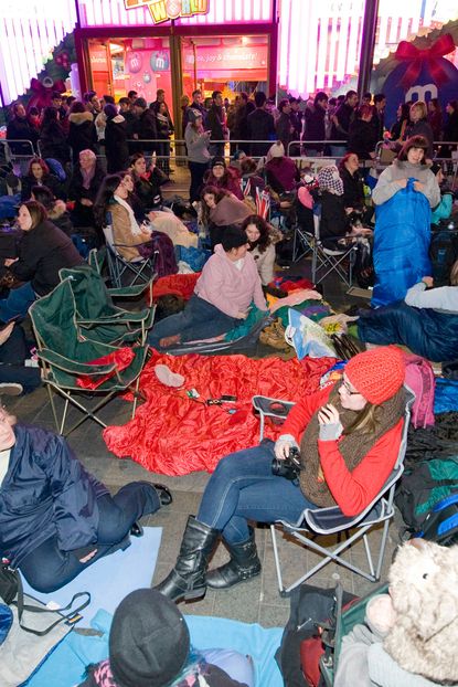 Fans camp out at the Twilight Breaking Dawn premiere