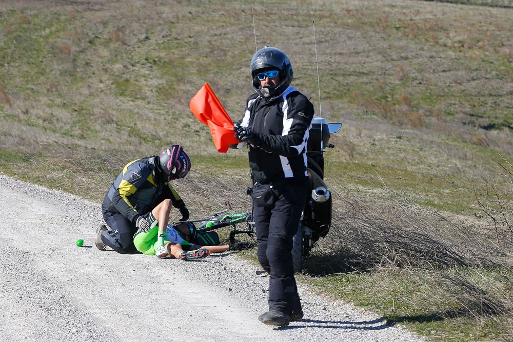 Stefano Pirazzi (Bardiani-CSF) crashes in Strade Bianche