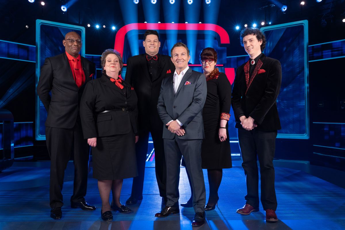 Shaun Wallace, Anne Hegerty, Bradley Walsh, Mark Labbett, Jenny Ryan and Darragh Ennis in the Beat The Chasers studio