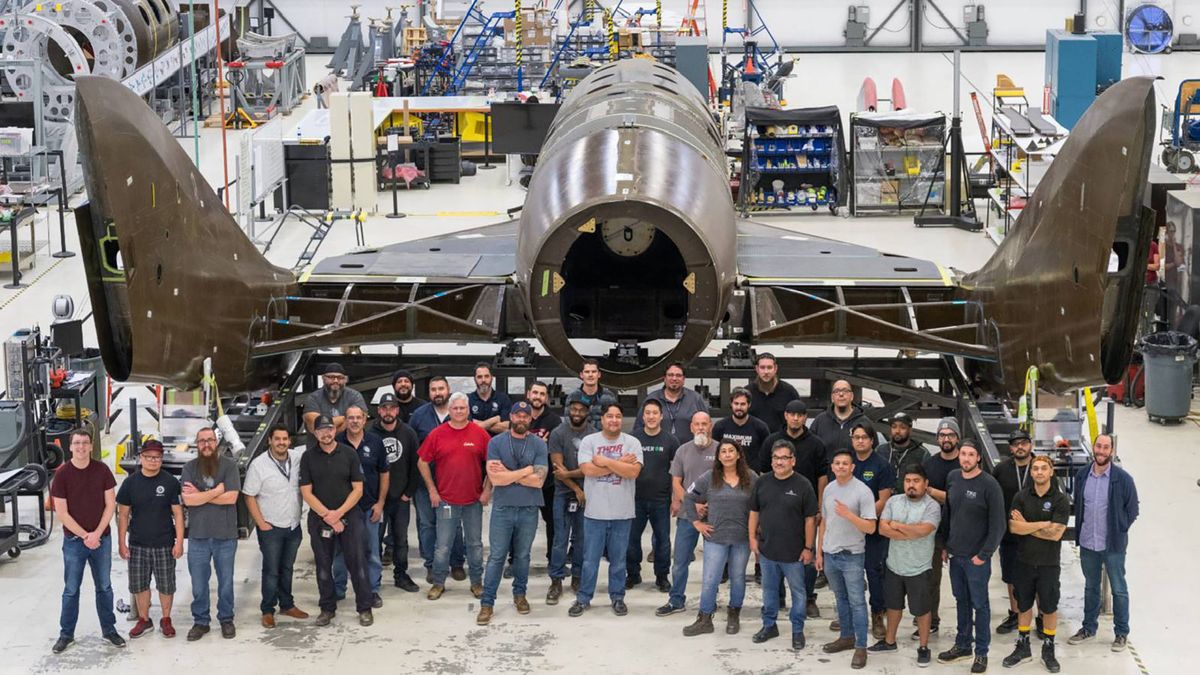 Virgin Galactic's Next Spaceship Gets Its 'Feather' (Video)