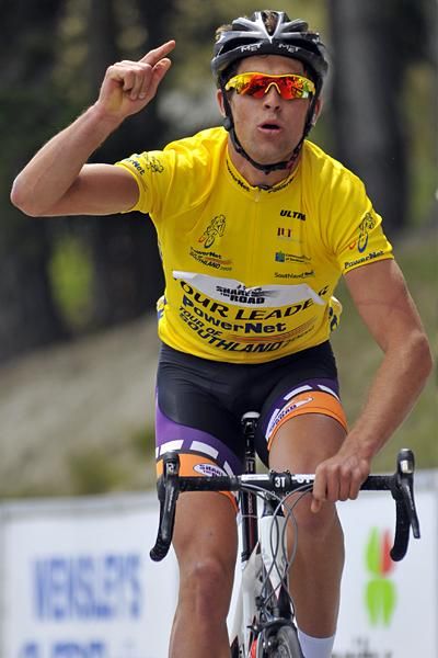Jack Bauer finishes fourth and retains the leader jersey