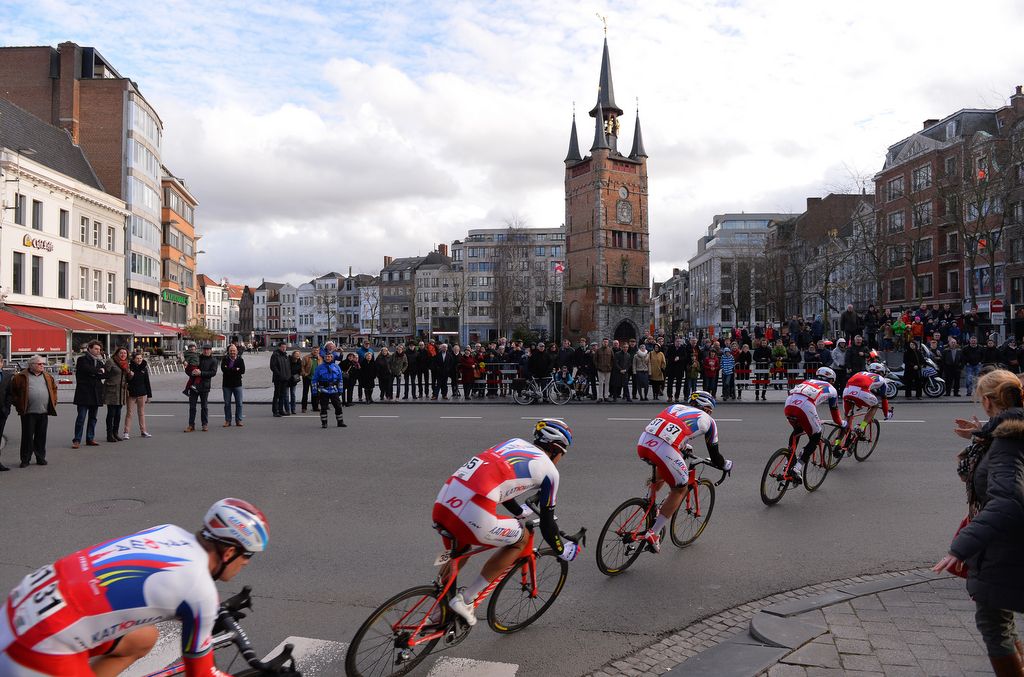 Katusha enter the town of Kortrijk