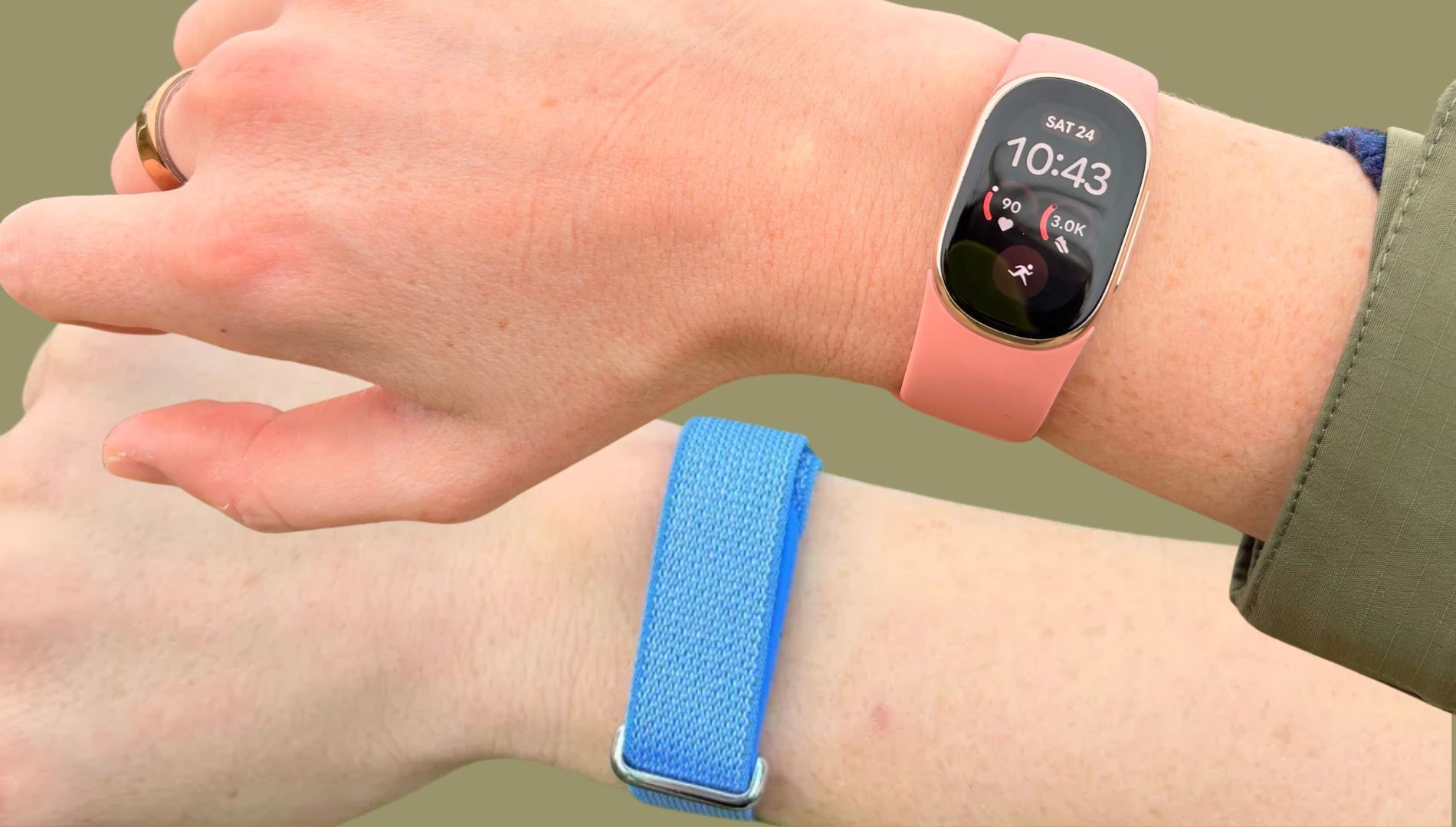 Fitbit Edge vs Fitbit Air: I gave both Google trackers 5 stars, but one is clearly better
