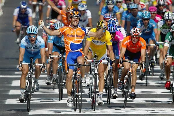Oscar Freire (Rabobank) celebrates the win.