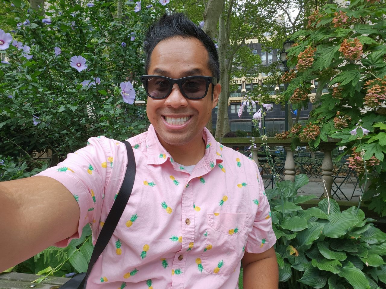 Samsung Galaxy Z Fold 4 outer screen selfie sample.