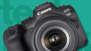 Kameraet Canon EOS R6 mot en grønnlig bakgrunn.