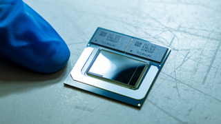Intel Meteor Lake chip with on-package memory photographed
