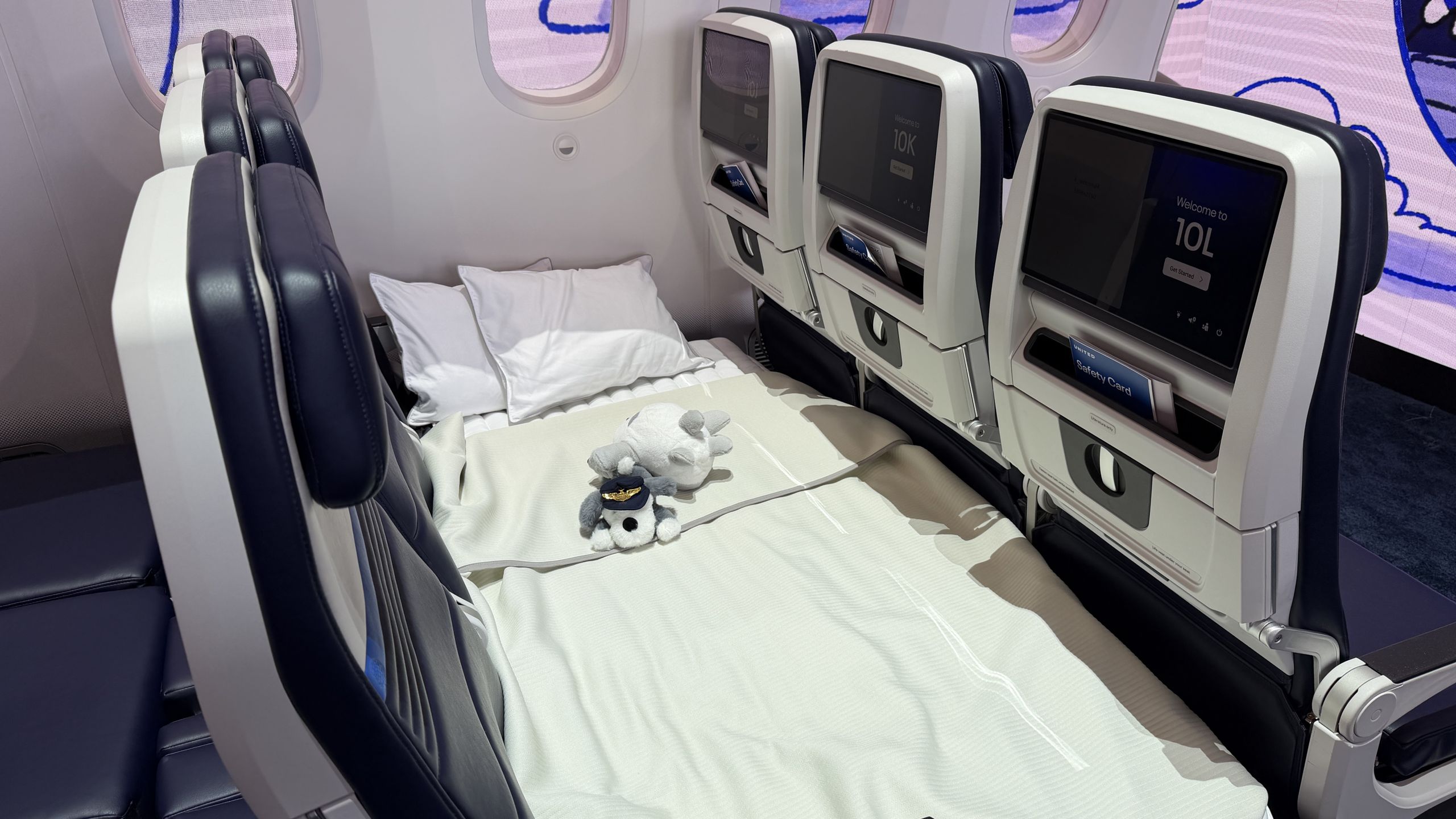 United’s Relax Row gives you more space in a really smart way, but more importantly, provides 3 screens and 8 power ports